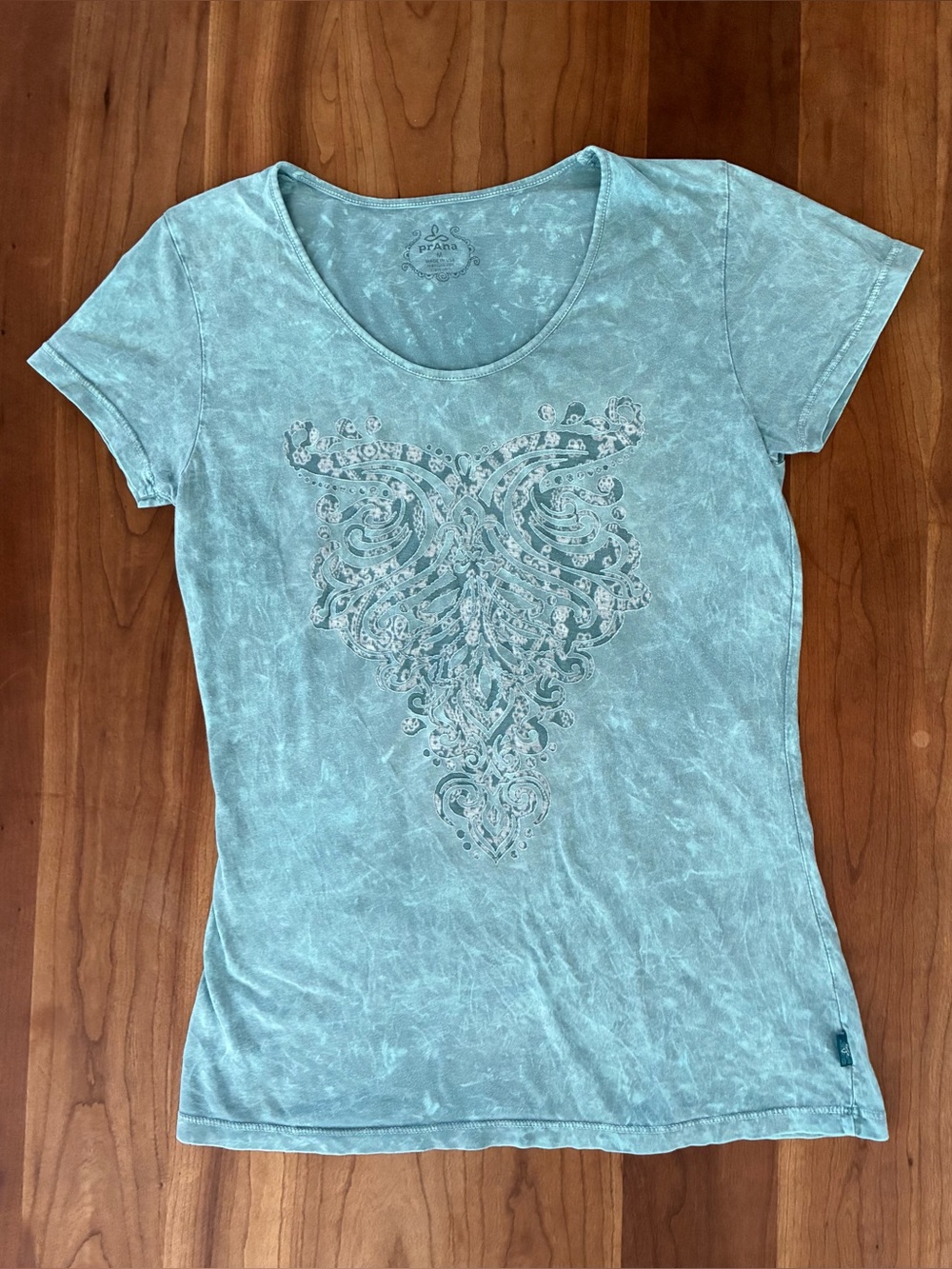 prAna Cutout Reverse Appliqué Graphic Tee M Mint Green Acid Wash Boho Mandala